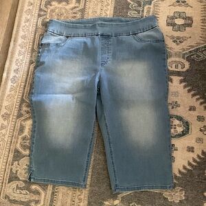 Chico’s Perfect Stretch Shorts Sz- 2.5